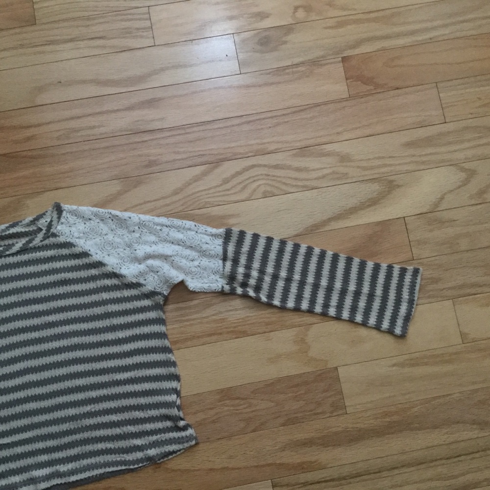 Mind Code crop Top Size Medium - Picture 2 of 4